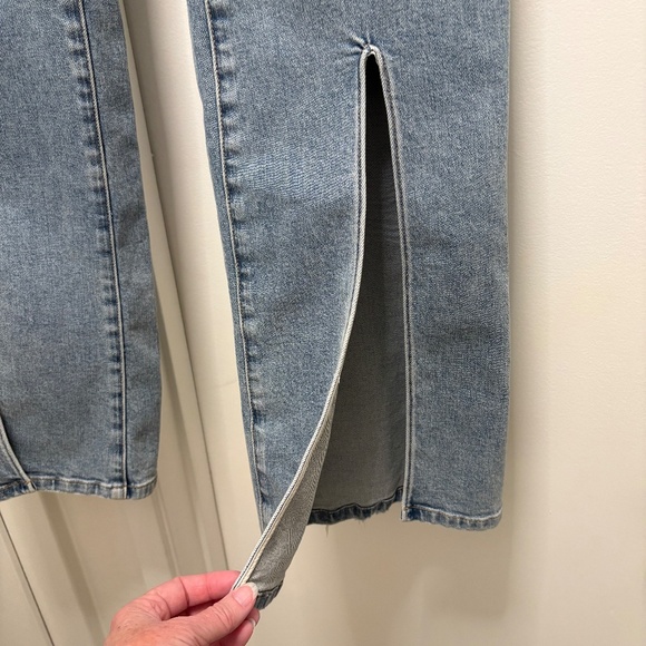 Alice & Olivia slit front bootcut jeans - “Winslow” - size 24 - Picture 4 of 10